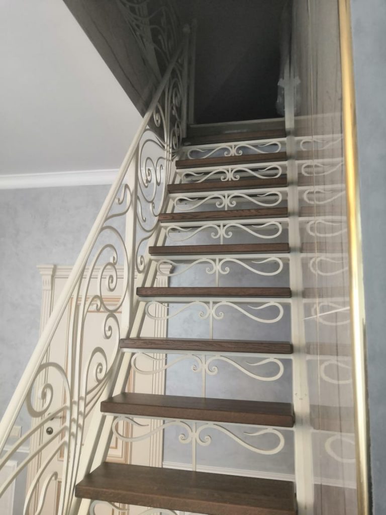 Кованая чердачная лестница