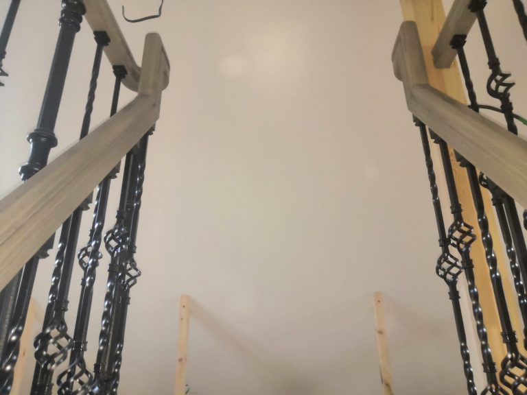 Кованая лестница с балюстрадой 2 этажа