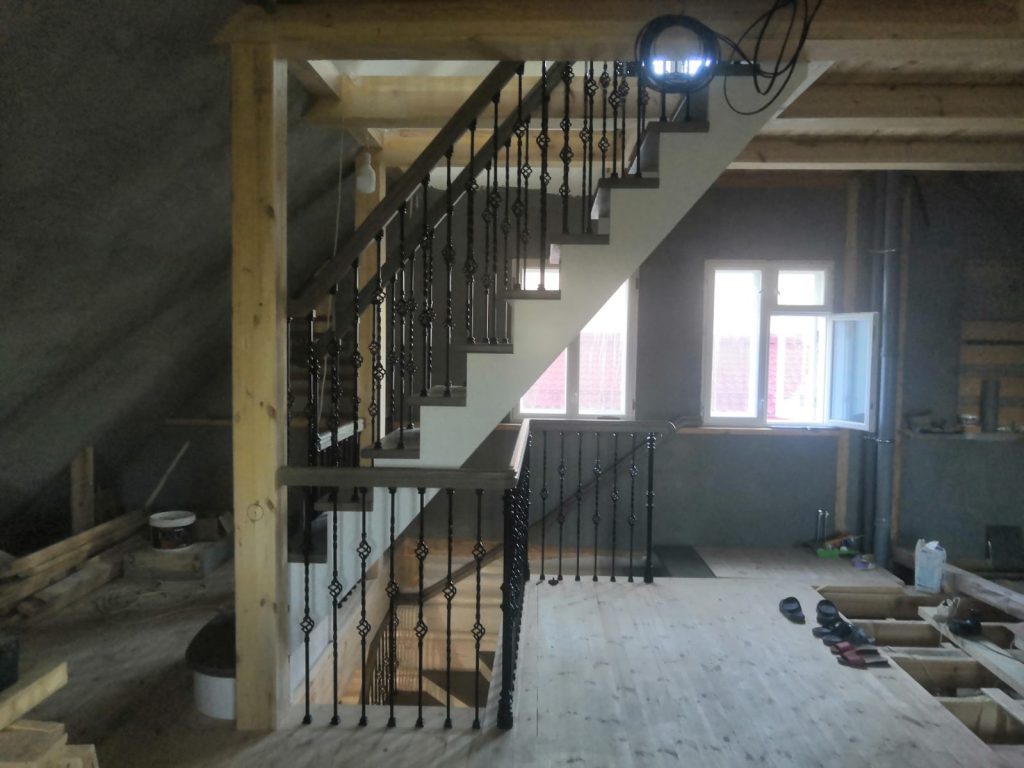 Кованая лестница с балюстрадой 2 этажа