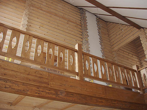 111. Балюстрада в интерьере деревянного особняка
