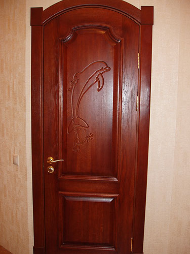 024. Комплект дверей с резными рисунками, декоративные решетки и лестница