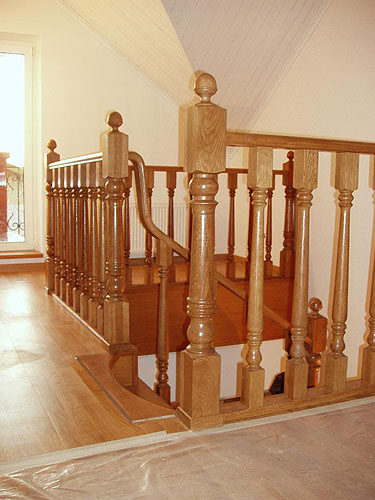 109. Балюстрада верхней площадки лестницы в частном коттедже