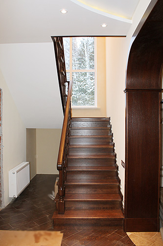 031. Межэтажная лестница, арки и порталы для загородного дома