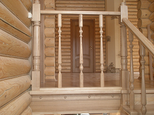 156. Маршевая лестница для дачи из массива ясеня с забежными ступенями