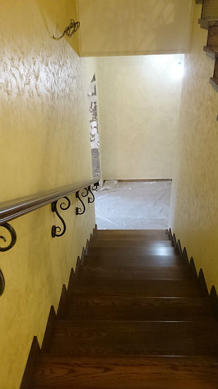 234. Лестница с подъемом на 2 этажа и оригинальная балюстрада