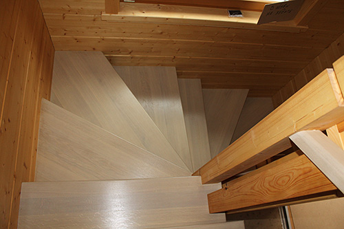153. Самонесущая деревянная лестница для гостевого дома