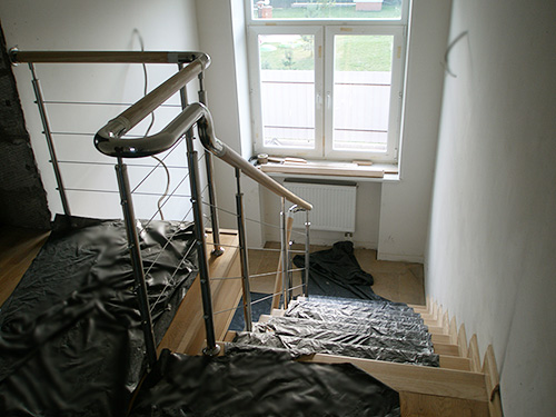 194. Маршевая лестница с перилами из нержавеющей стали