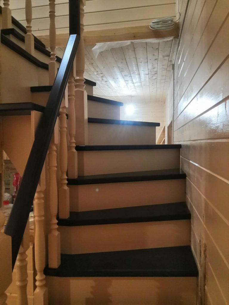 Поворотная забежная лестница 90 градусов