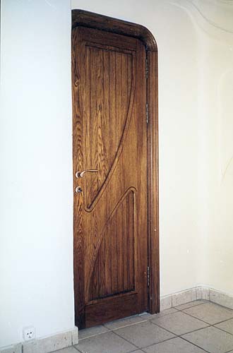 012. Двери в стиле модерн из массива дуба