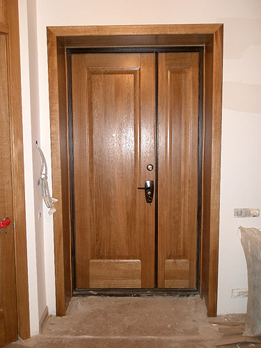 025. Комплект дверей для квартиры в старинном доме