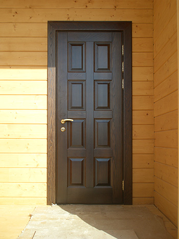 027. Входная дверь для загородного дома