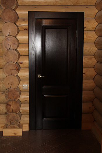 028. Комплект деревянных межкомнатных дверей