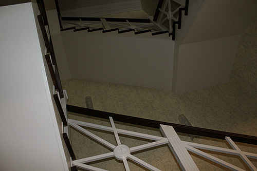 149. Деревянная трехмаршевая П-образная лестница на металлокаркасе