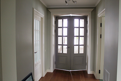 258. Комплект межкомнатных дверей со стеклом для загородного дома