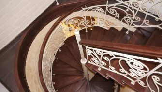 Кованые лестницы на заказ в Москве — в доме на второй этаж