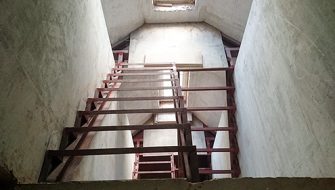 Лестницы на металлическом каркасе на заказ в Москве
