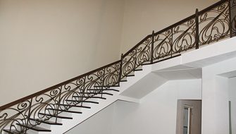 Г-образные лестницы на заказ в Москве